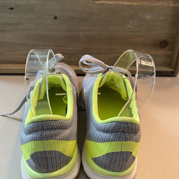 Nike 807333-003 Grey Green In Season TR 4 Cross Trainer Running Shoes Sz 8.5 - Picture 2 of 7